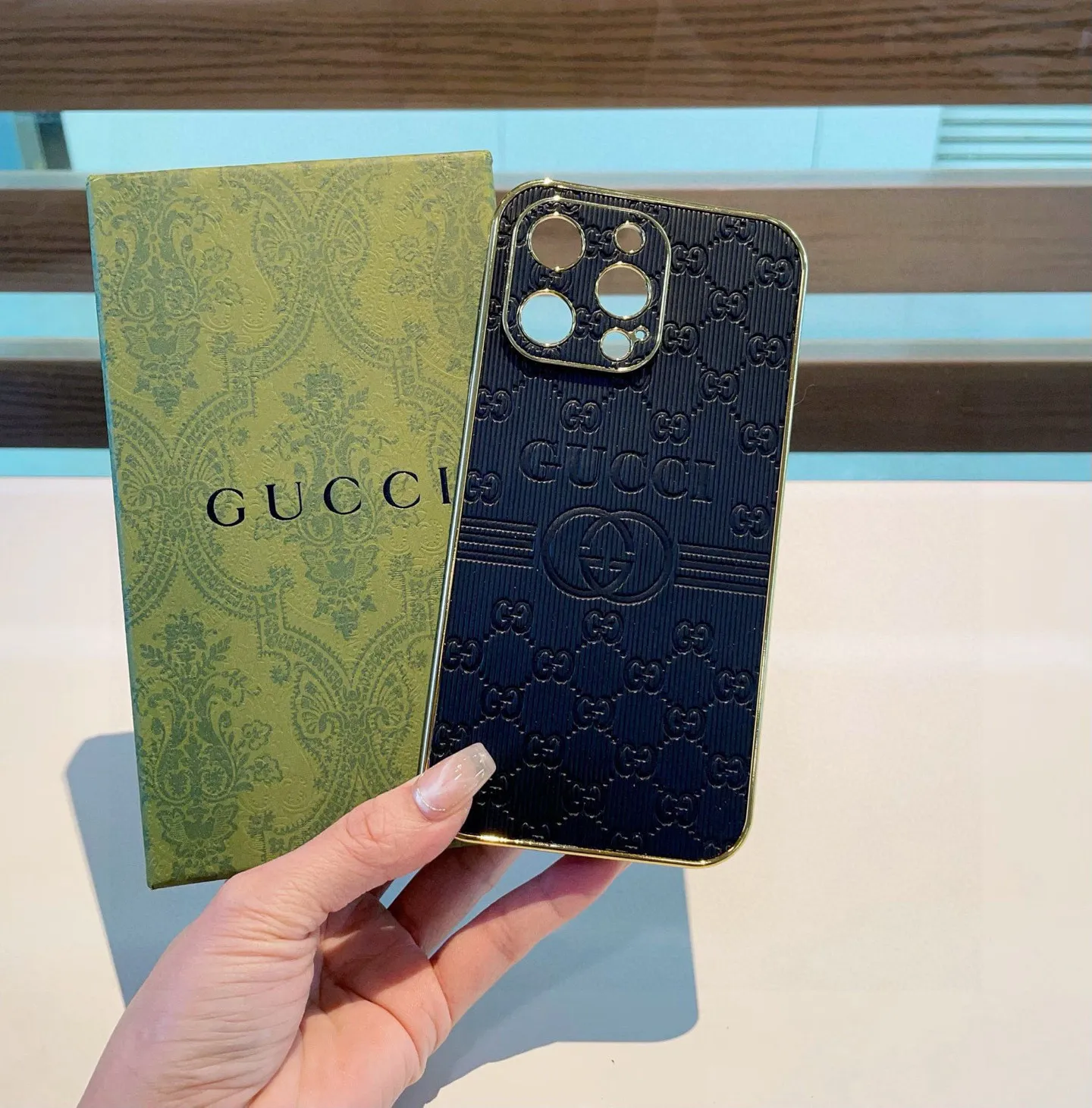 Gucci ブラック電鍍サイド押し型iPhoneケース - 画像 (3)