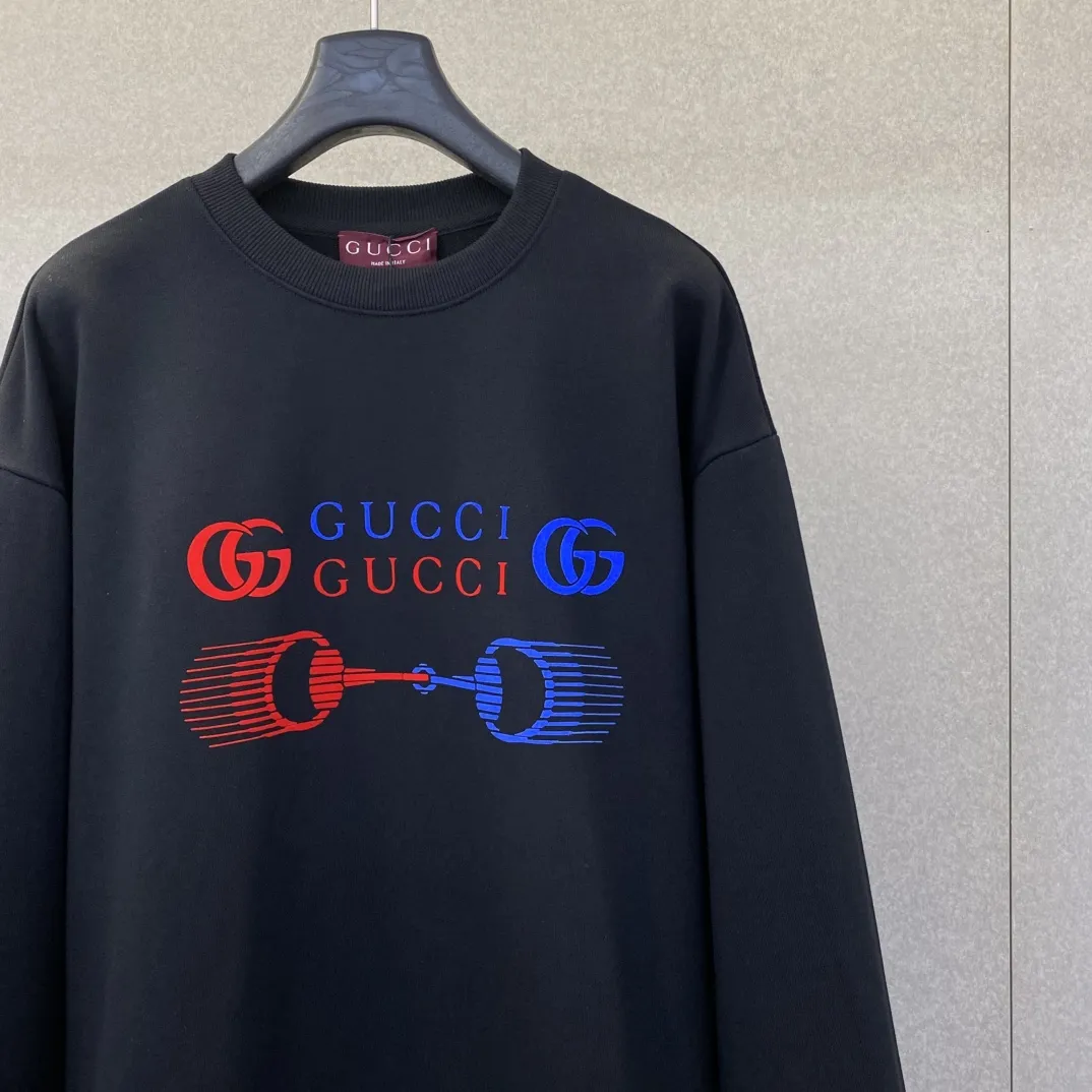 Gucci 25新作ブラックロゴプリント長袖スウェット - 画像 (5)