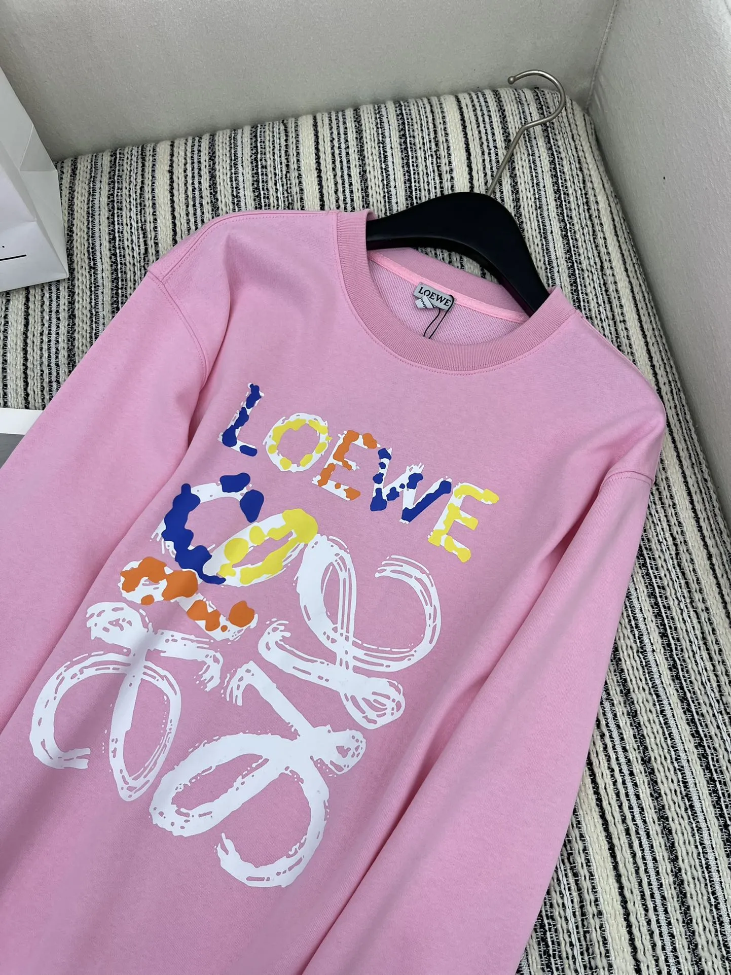 Loewe 2024新作ピンク色プリントパーカー - 画像 (3)