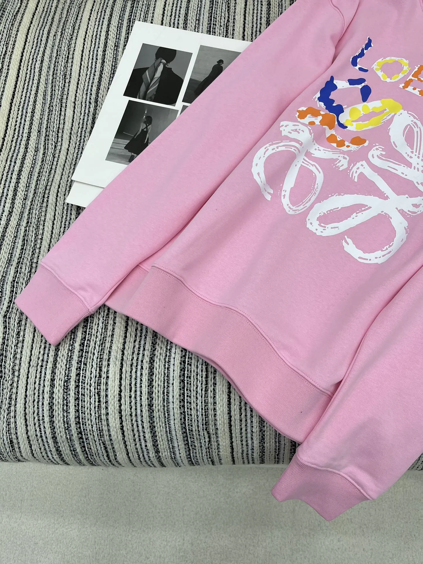 Loewe 2024新作ピンク色プリントパーカー - 画像 (5)