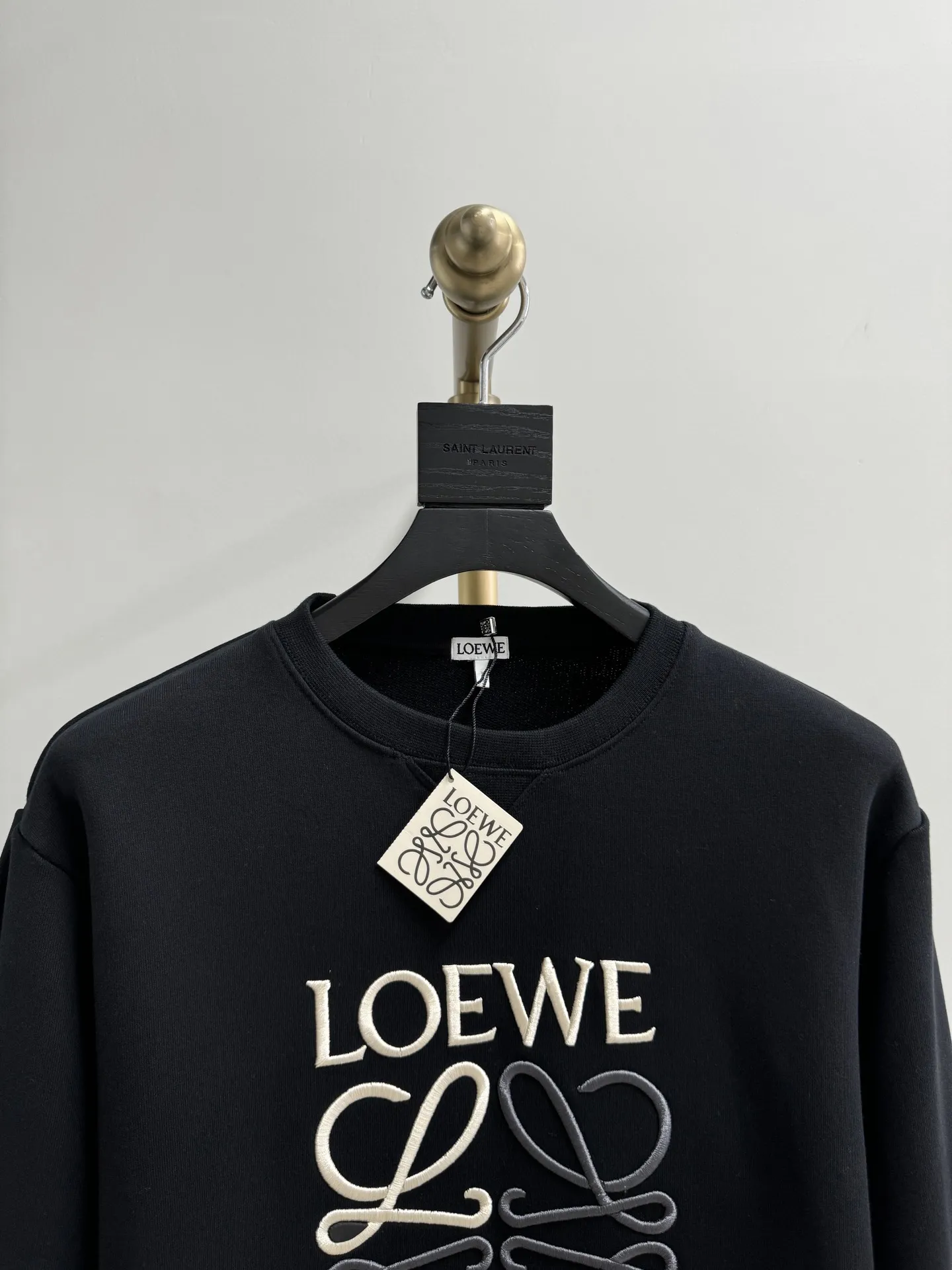 LOEWE ブラックロゴ刺繍ラウンドネックスウェット - 画像 (4)