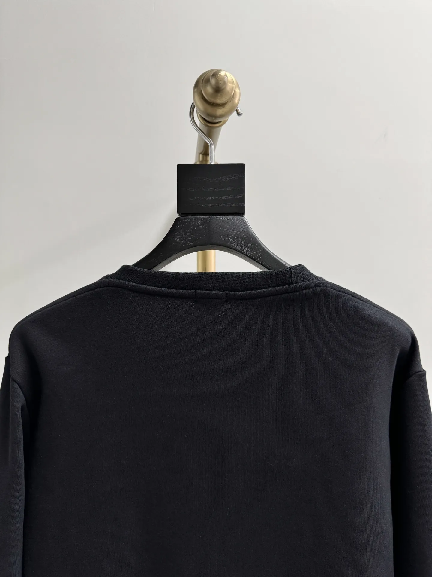 LOEWE ブラックロゴ刺繍ラウンドネックスウェット - 画像 (6)