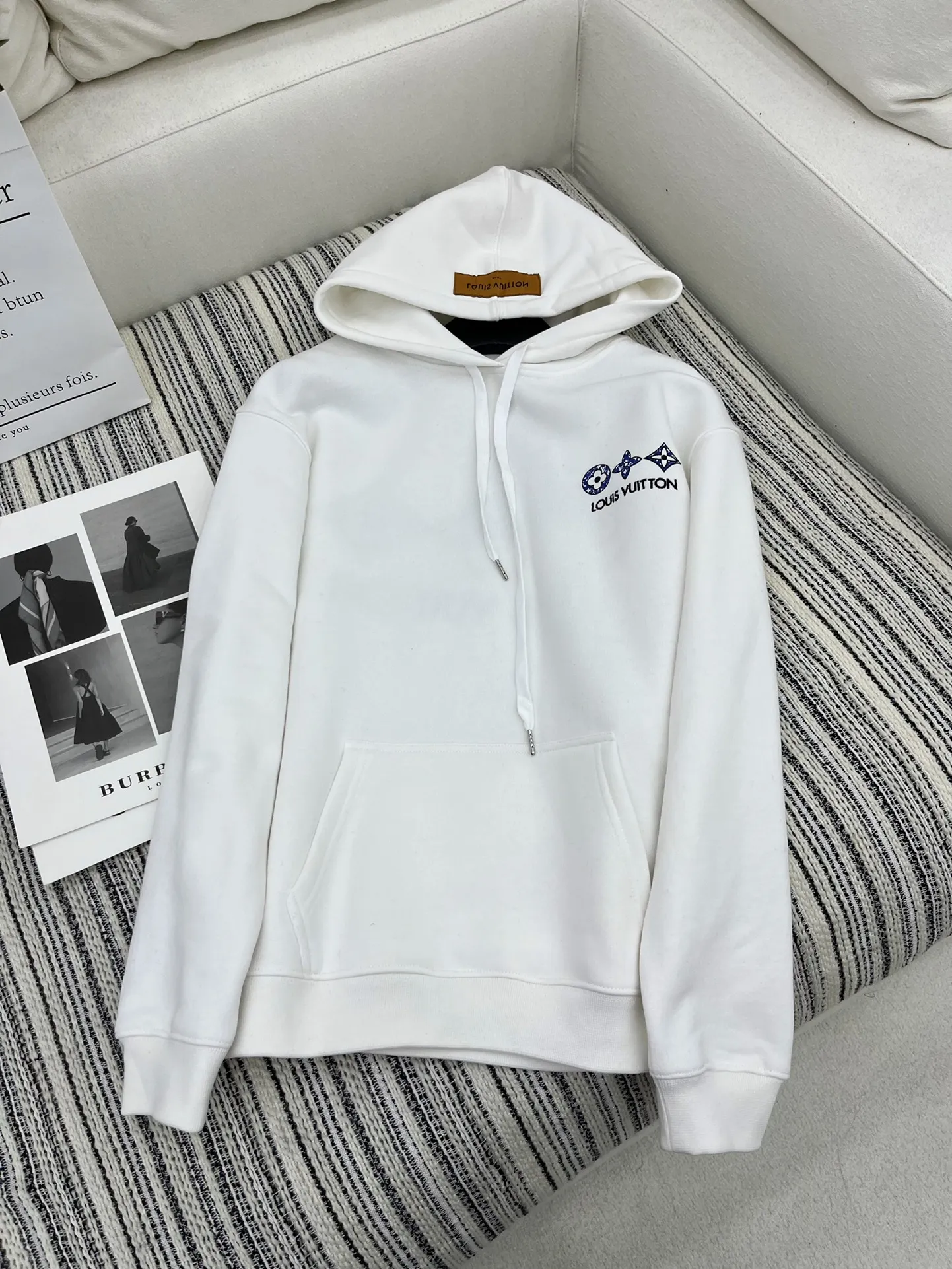 LOUIS VUITTON 白 フード付きガーター