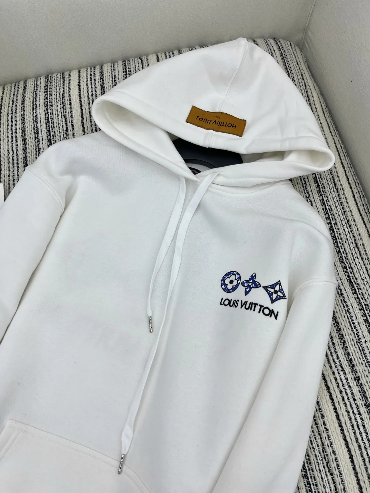 LOUIS VUITTON 白 フード付きガーター - 画像 (3)