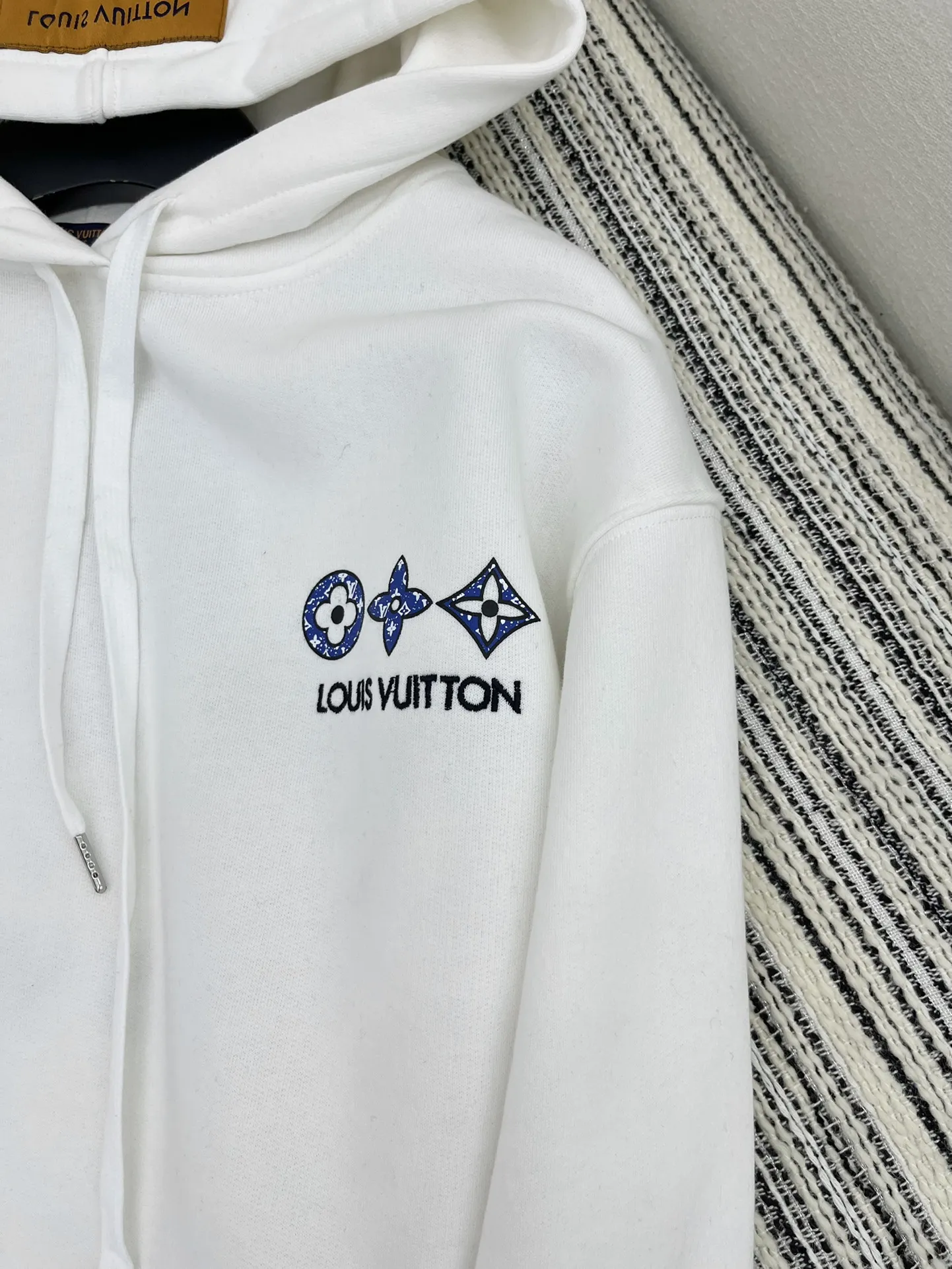 LOUIS VUITTON 白 フード付きガーター - 画像 (4)