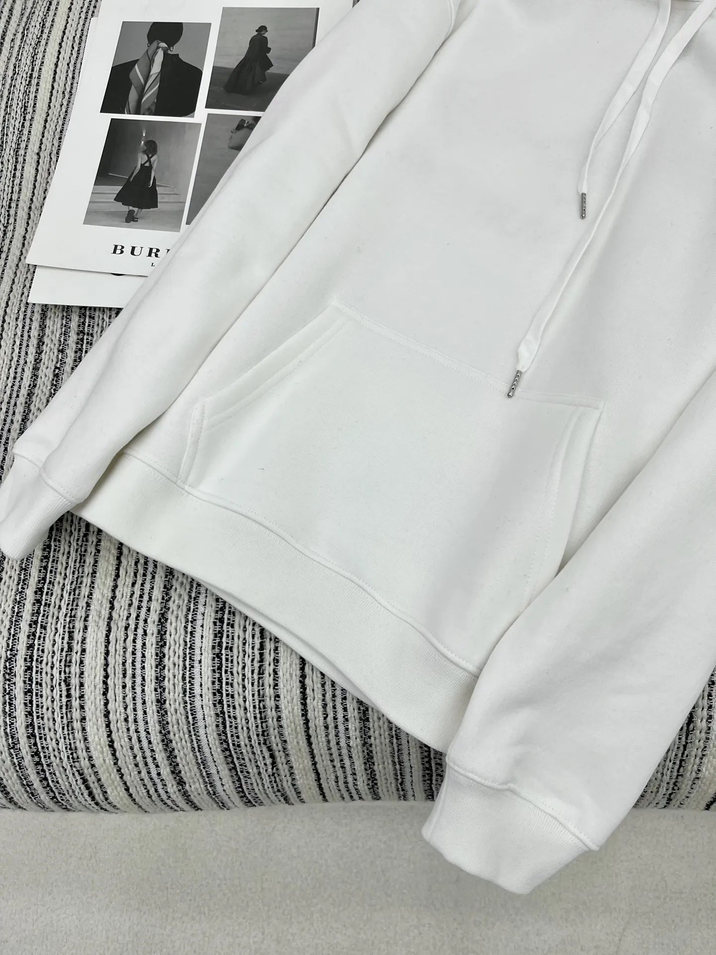 LOUIS VUITTON 白 フード付きガーター - 画像 (5)