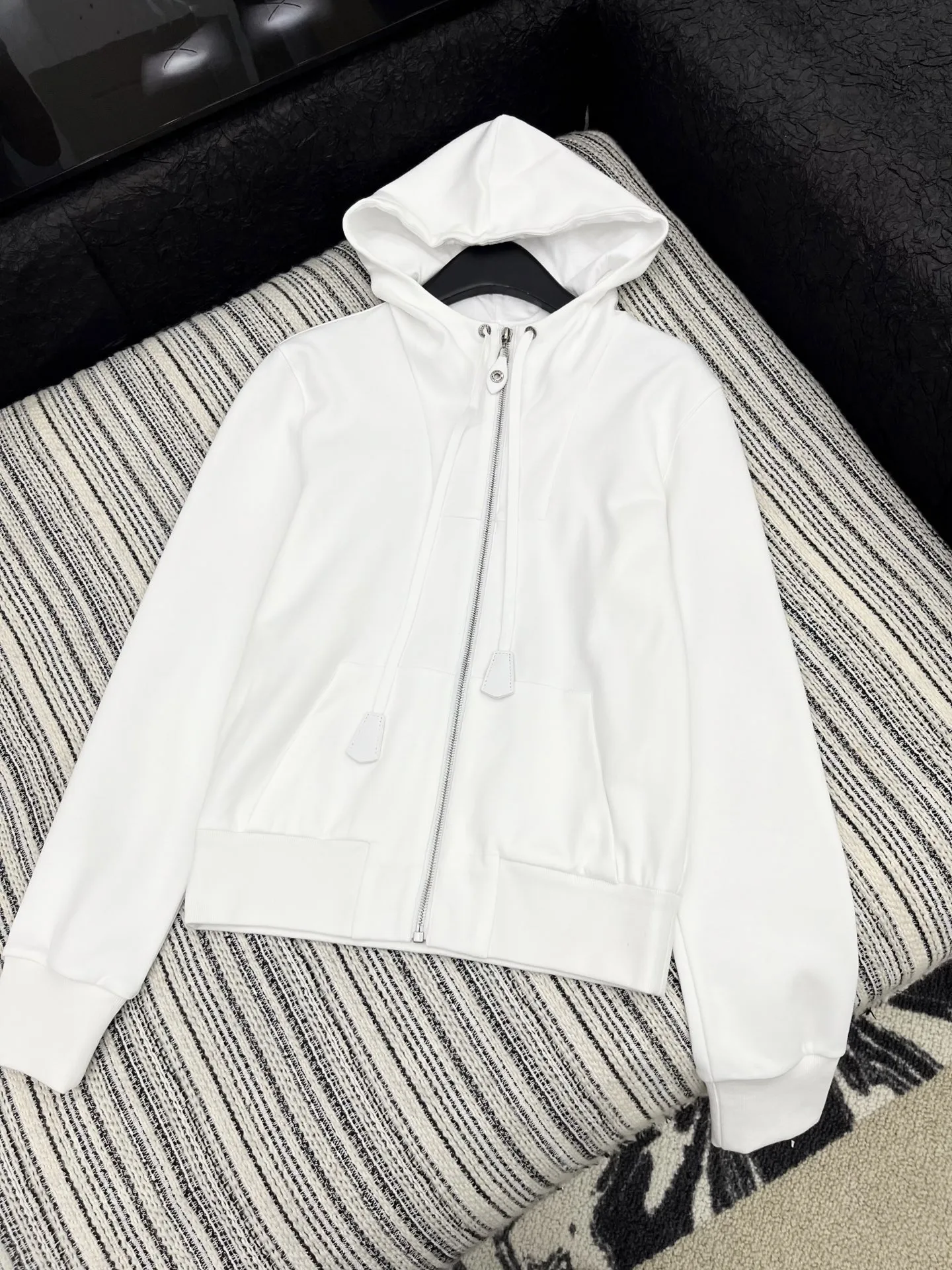 Louis Vuitton 白 極簡主義風セットアップ