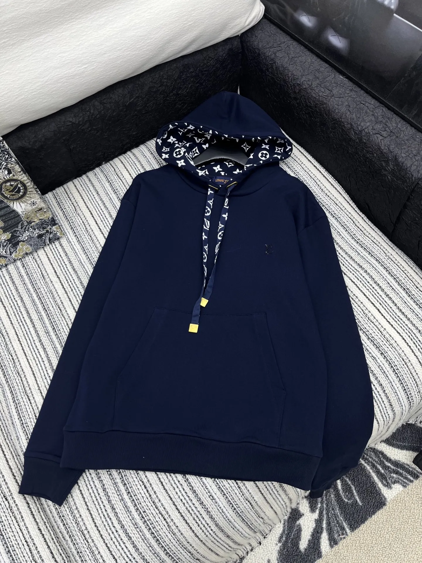 Louis Vuitton 青色パーカー