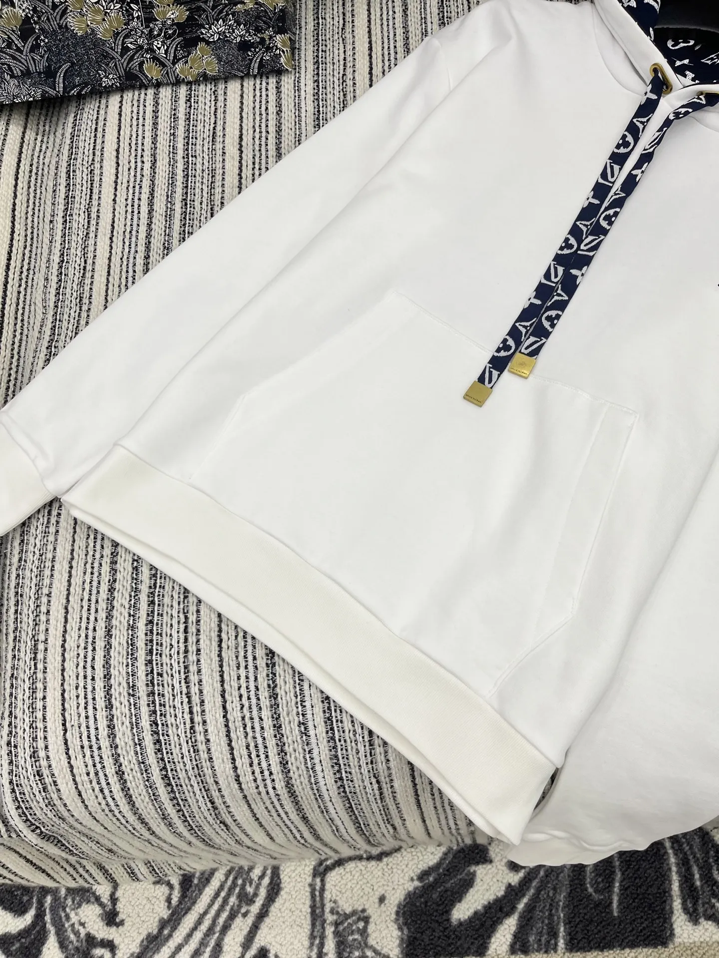 Louis Vuitton 白 クラシックフーディ - 画像 (5)