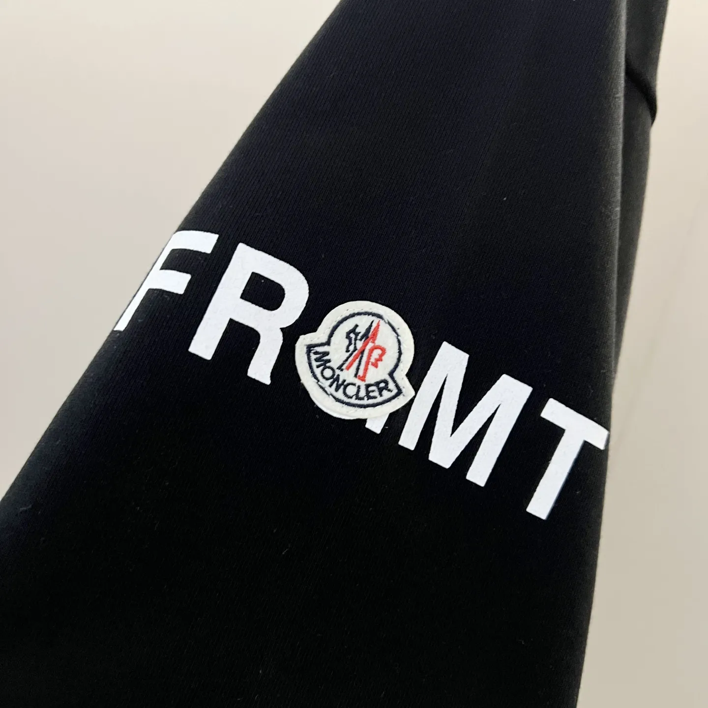 MONCLER 420gコットン黒色ラウンドネックスウェット - 画像 (7)