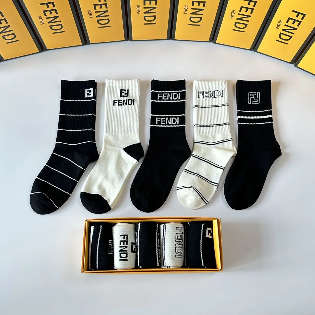 FENDI 新款中長丈ソックス 黒白 5足セット - 画像 (3)
