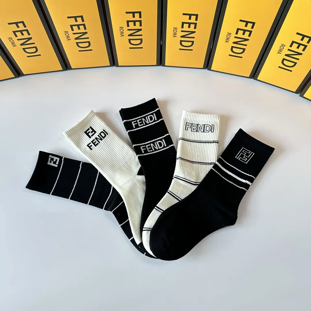 FENDI 新款中長丈ソックス 黒白 5足セット - 画像 (7)