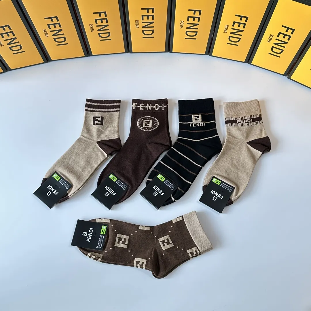 Fendi新款中長靴下マルチカラーセット - 画像 (4)