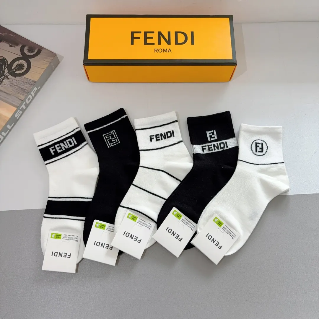 FENDI 黒白中筒ソックス5足セット