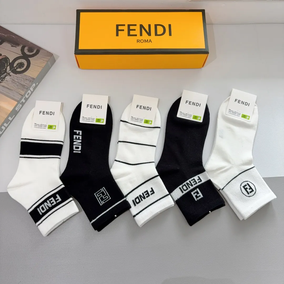FENDI 黒白中筒ソックス5足セット - 画像 (4)
