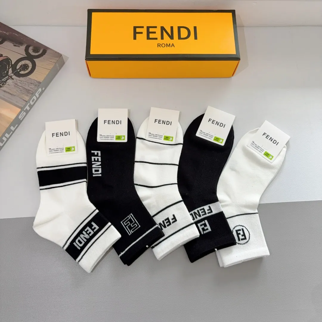 FENDI 黒白中筒ソックス5足セット - 画像 (5)