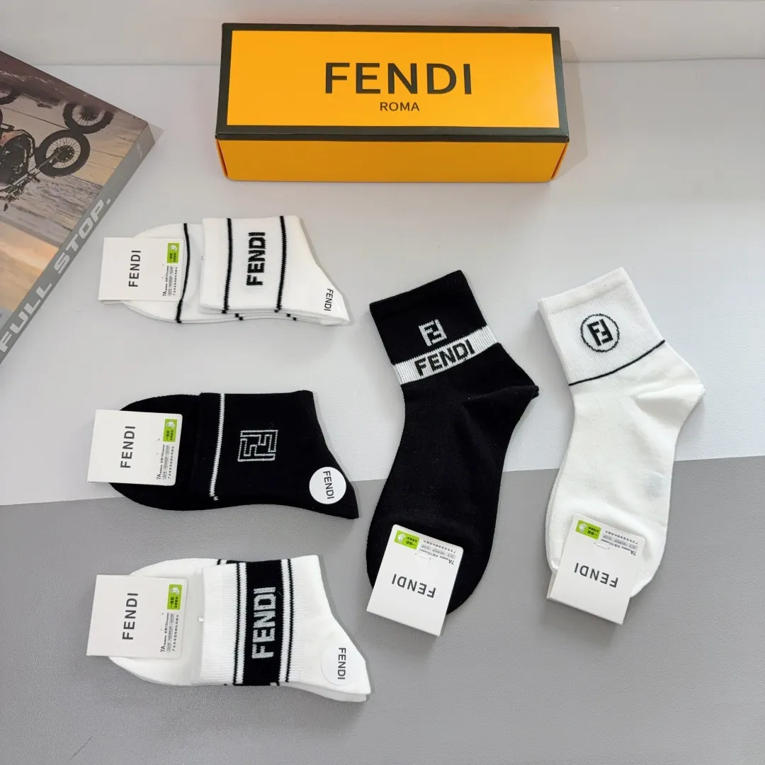 FENDI 黒白中筒ソックス5足セット - 画像 (7)