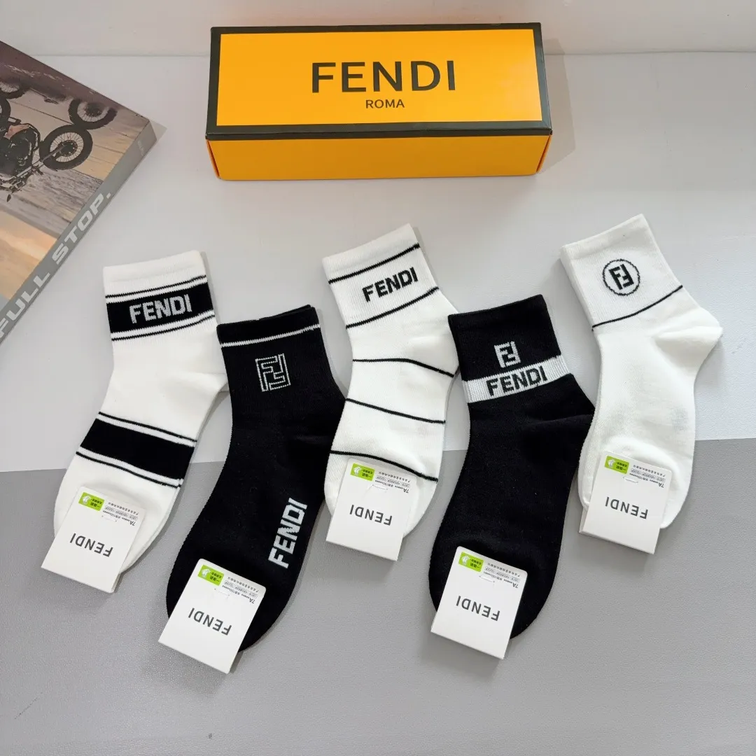 FENDI 黒白中筒ソックス5足セット - 画像 (10)