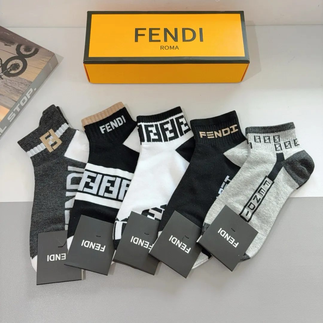 FENDI 黒白グレー短ソックス5足セット
