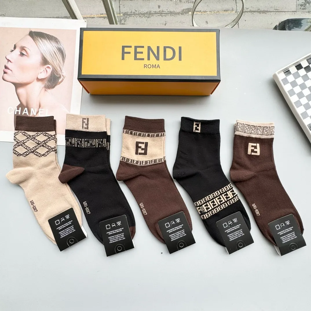 FENDI 秋冬中筒ソックス 5足セット 複数色