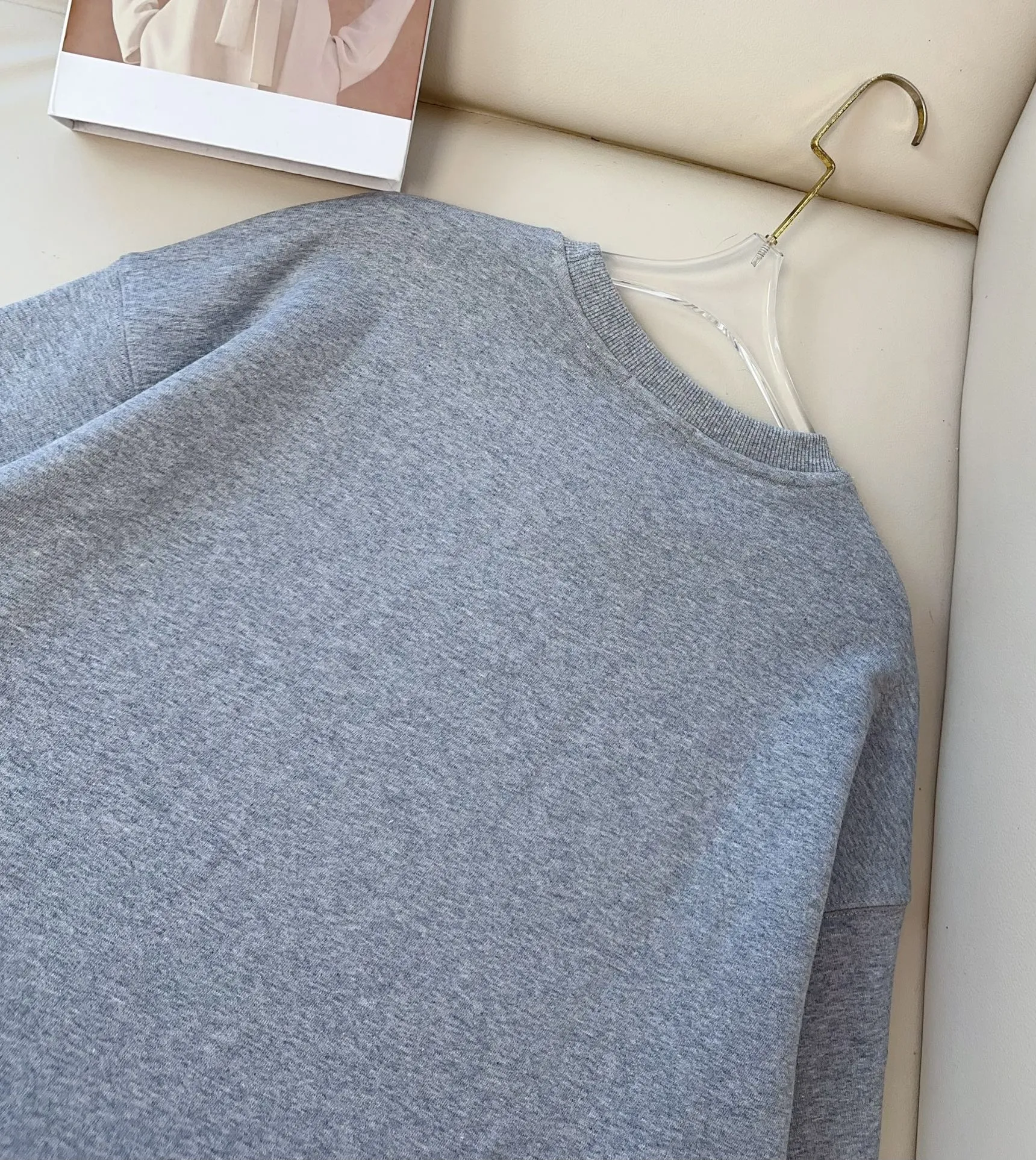 PRADA新款经典ロゴラウンドネックスウェット グレ - 画像 (8)