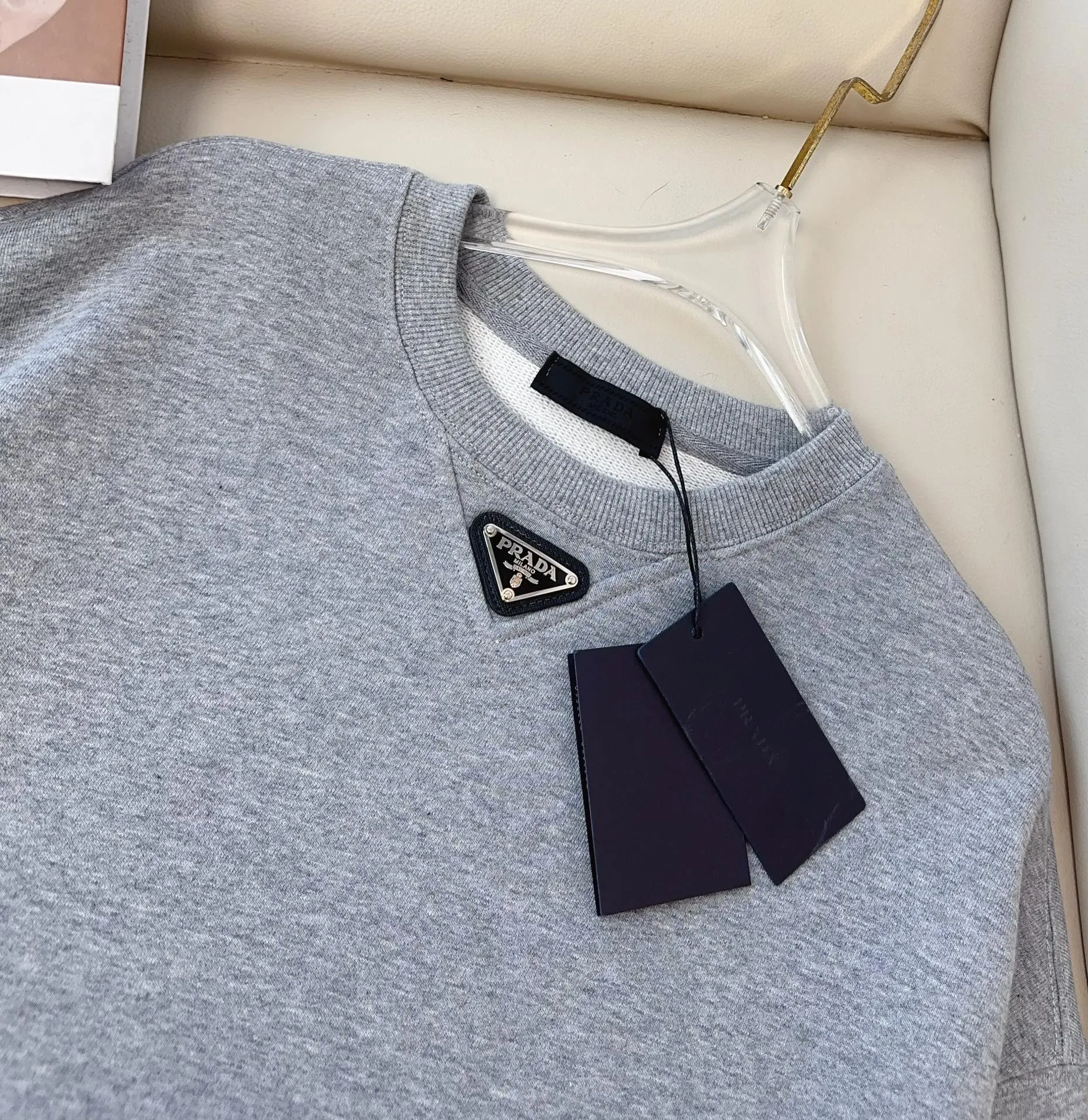 PRADA新款经典ロゴラウンドネックスウェット グレ - 画像 (9)