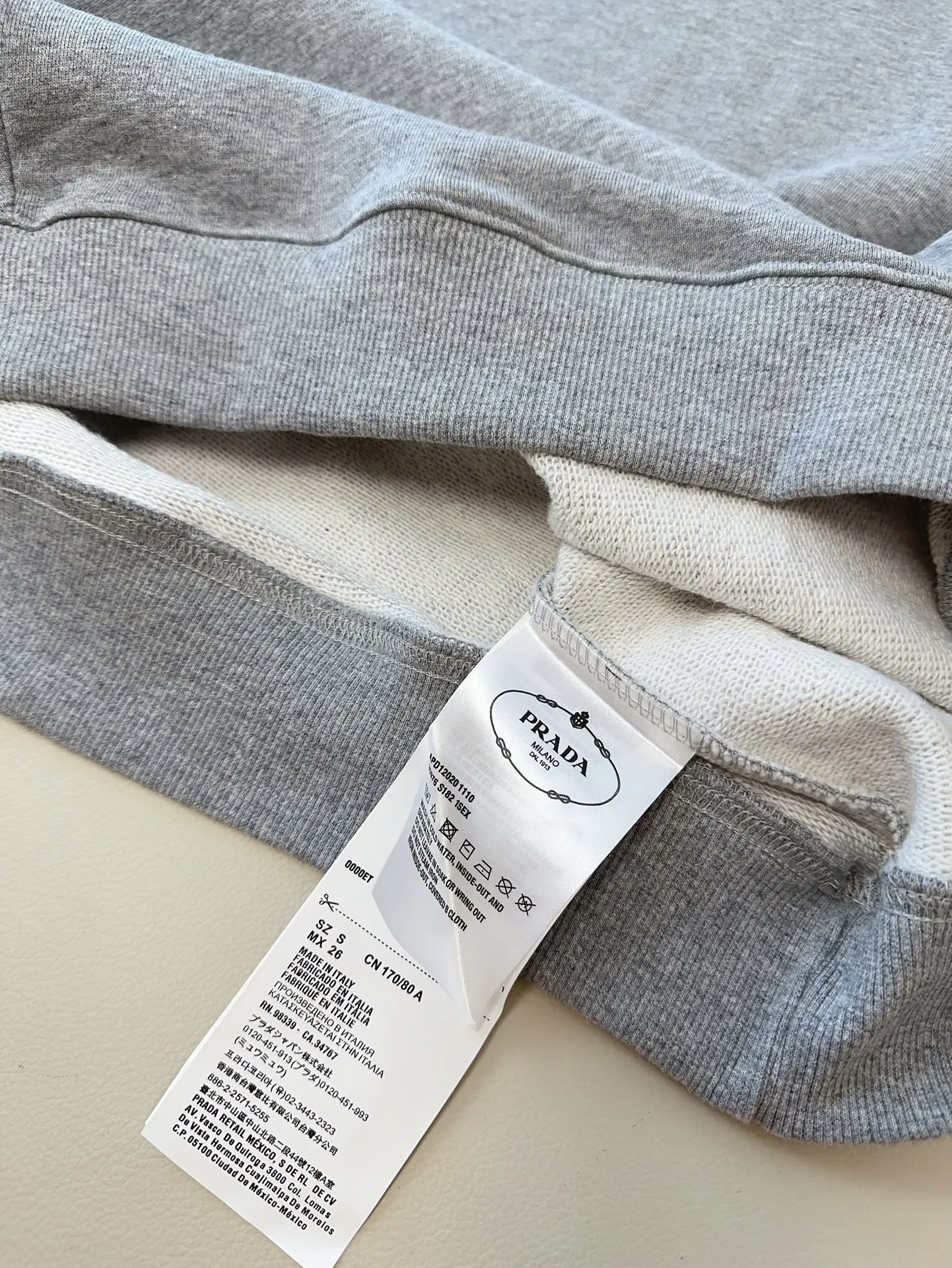 PRADA新款经典ロゴラウンドネックスウェット グレ - 画像 (10)