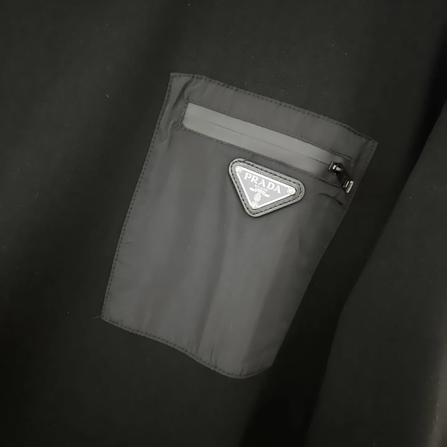 PRADA 420gコットン丸首スウェット ブラック - 画像 (7)