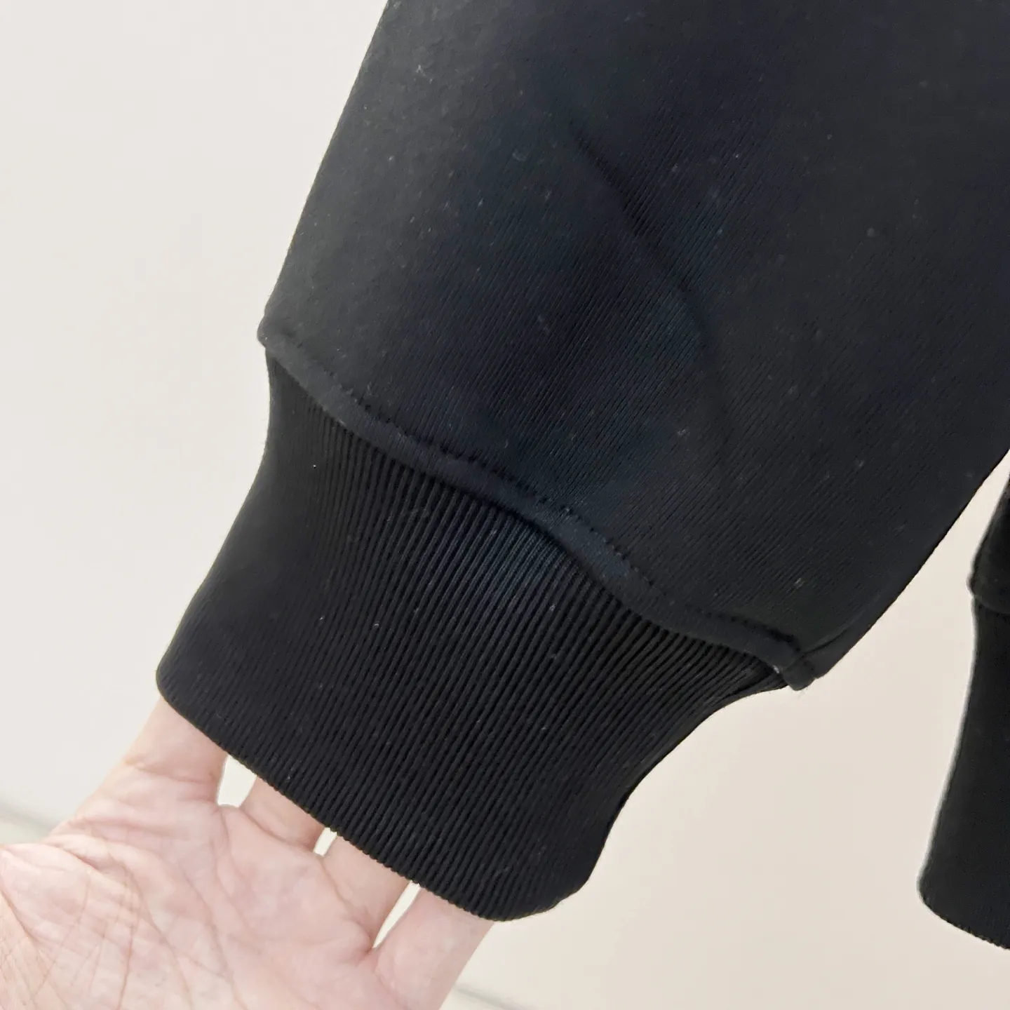 PRADA 420gコットン丸首スウェット ブラック - 画像 (8)