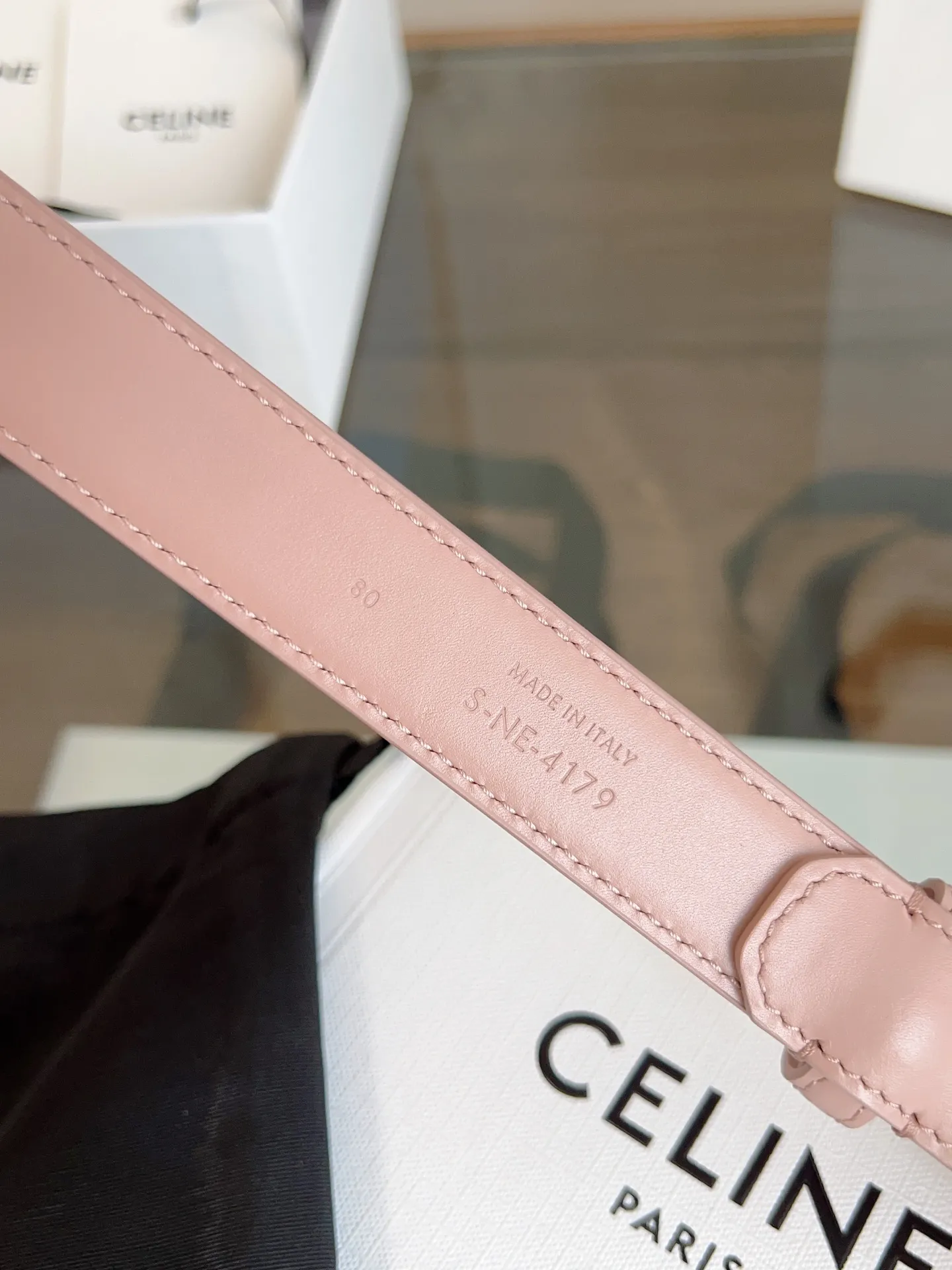 CELINE パウダーピンクレザーベルト 凱旋門デザイン - 画像 (9)