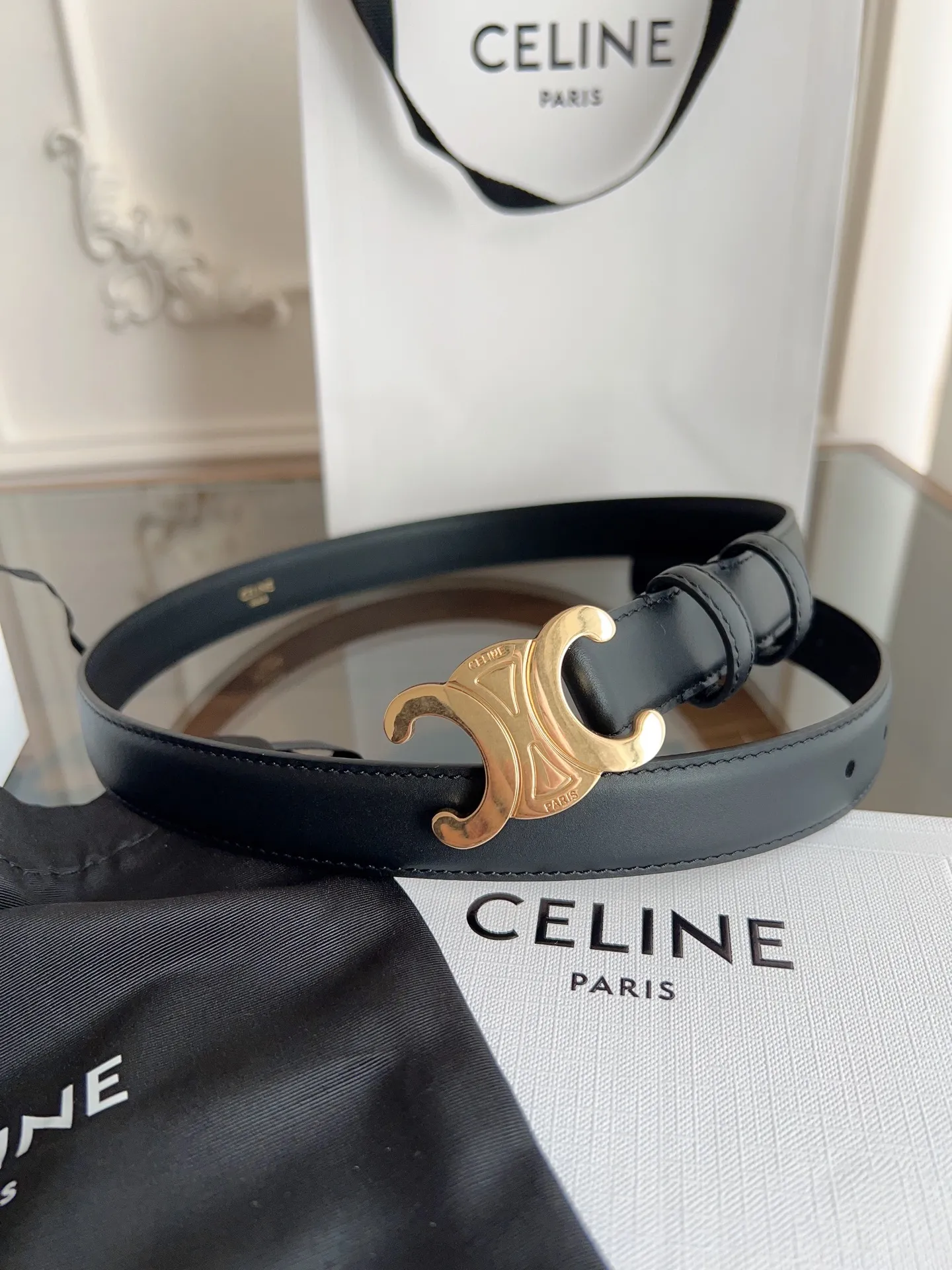 CELINE 黒色レザーベルト 凯旋门バックル