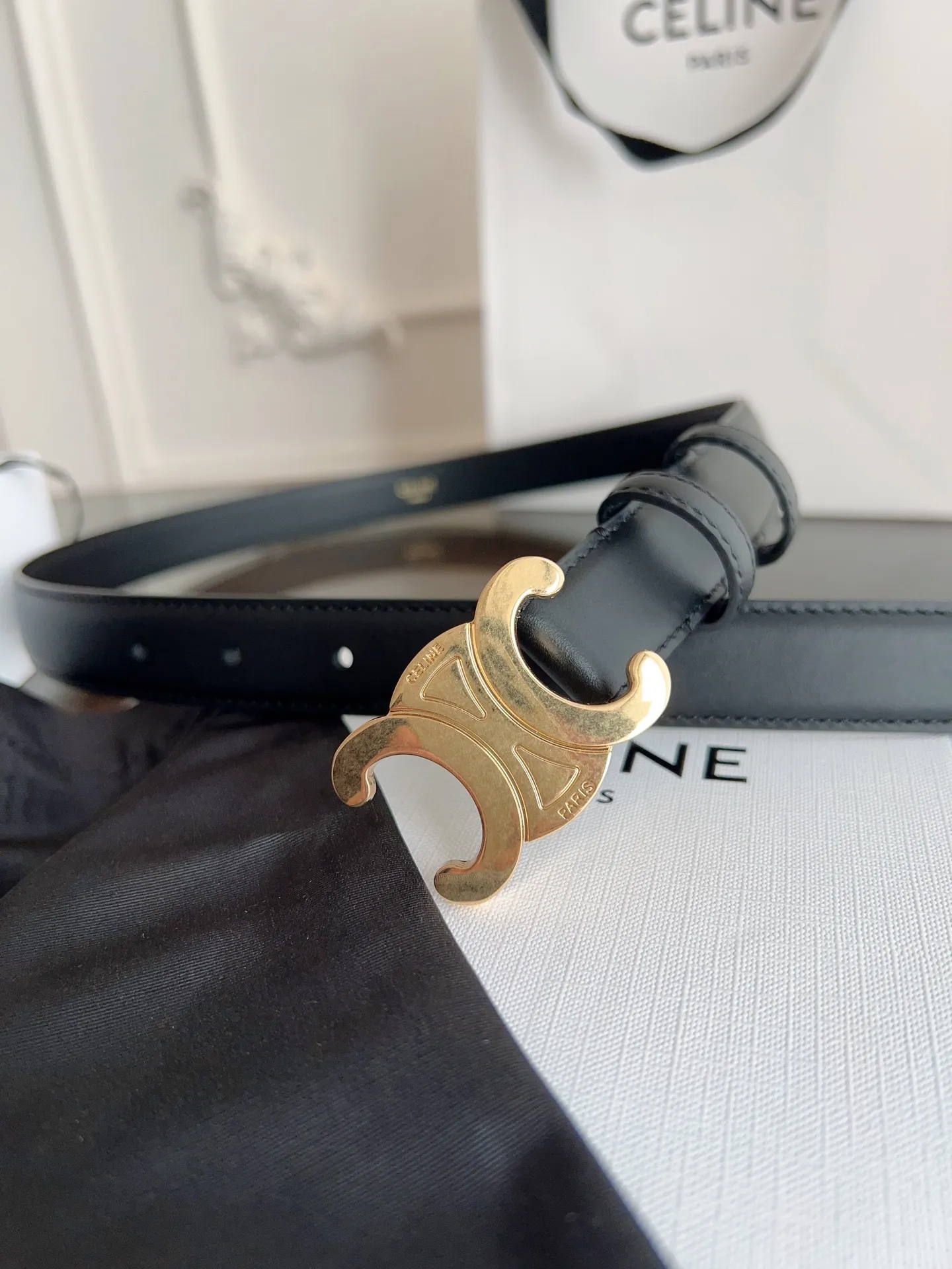 CELINE 黒色レザーベルト 凯旋门バックル - 画像 (10)