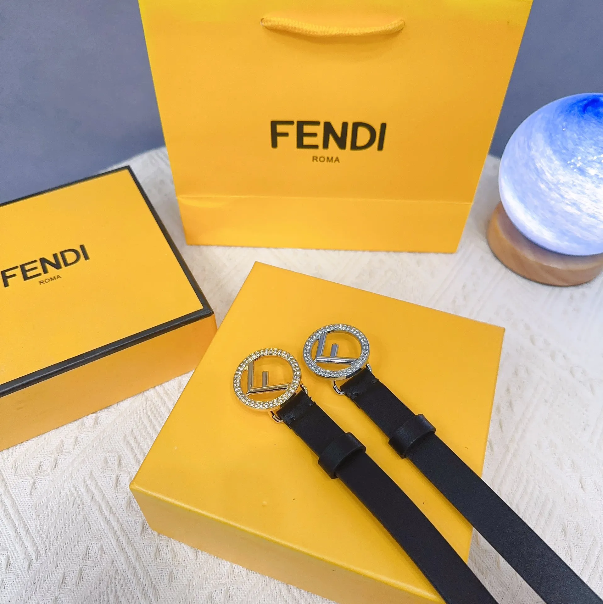 FENDI ブラックレザーブレスレット クラシックデザイン - 画像 (3)