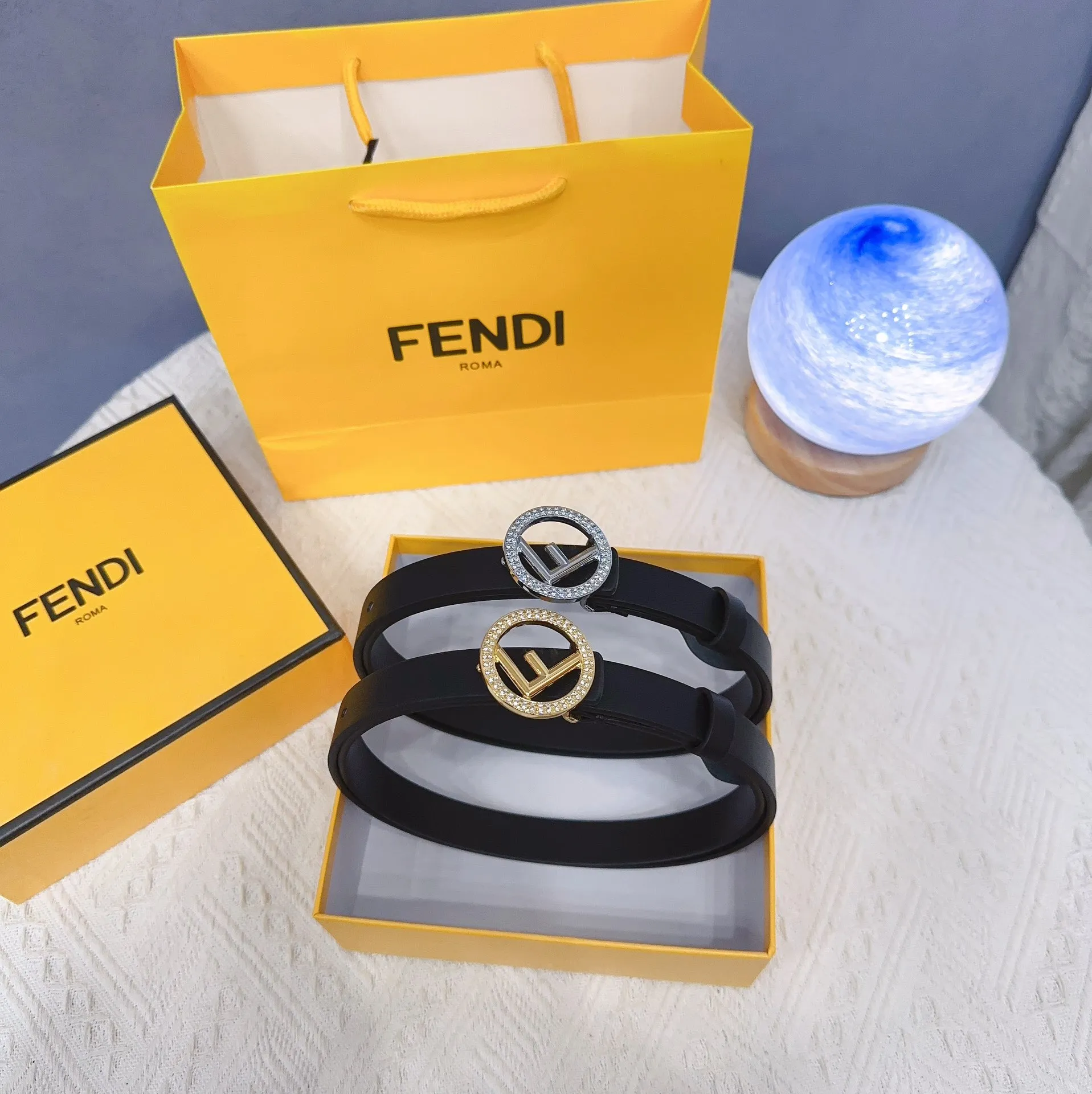 FENDI ブラックレザーブレスレット クラシックデザイン