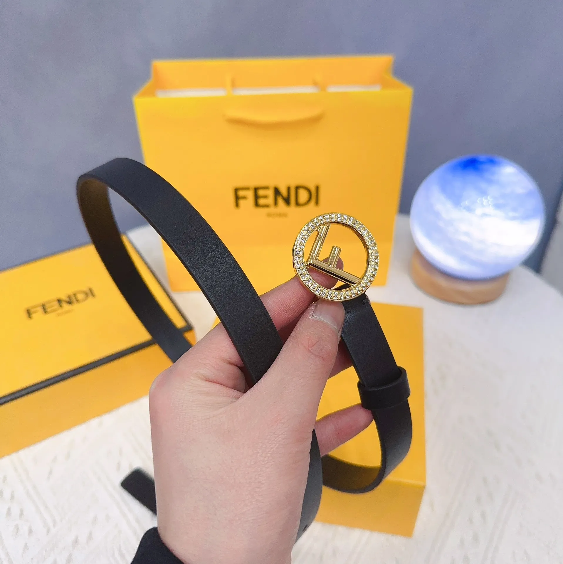 FENDI ブラックレザーブレスレット クラシックデザイン - 画像 (5)