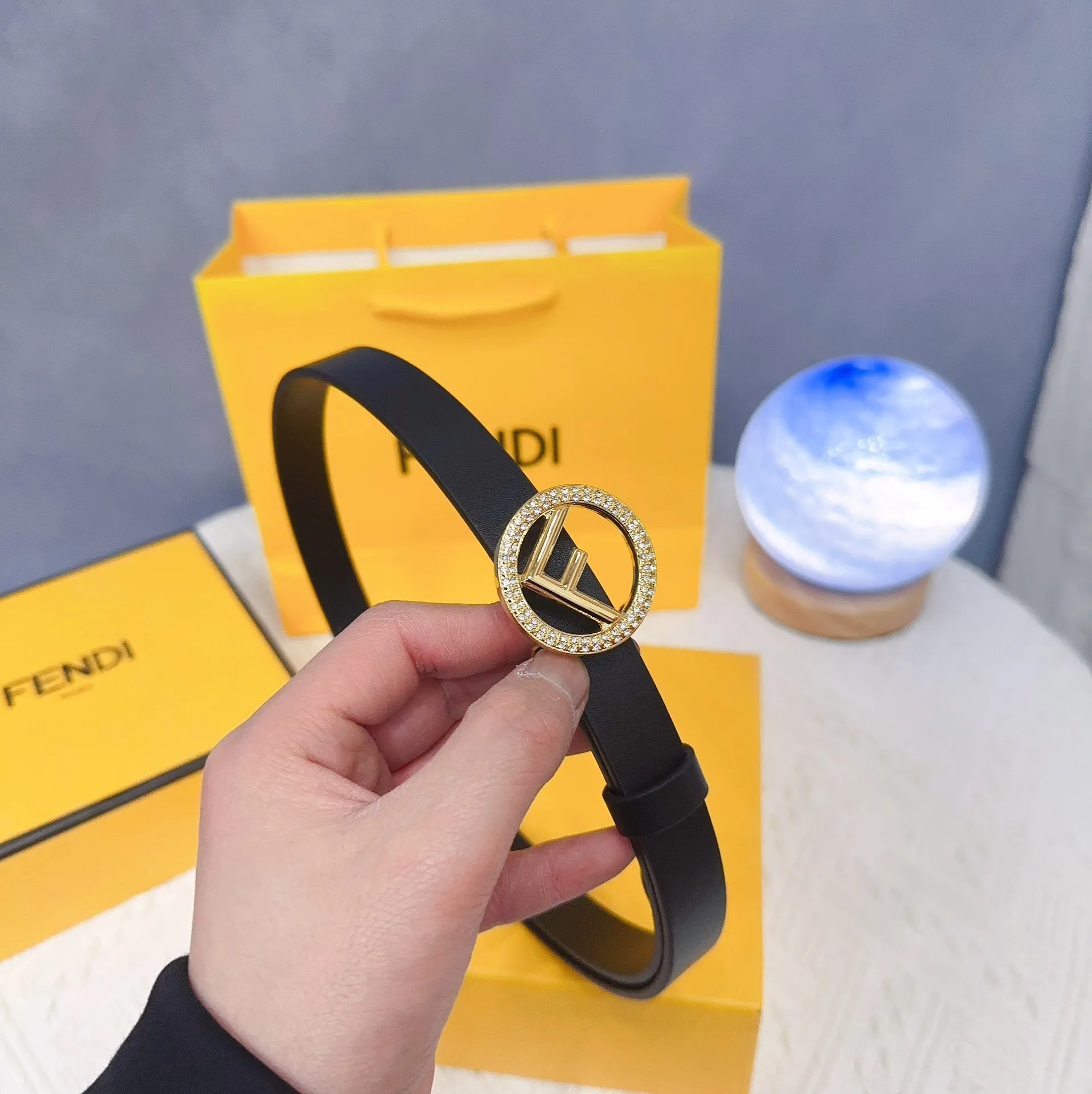 FENDI ブラックレザーブレスレット クラシックデザイン - 画像 (6)