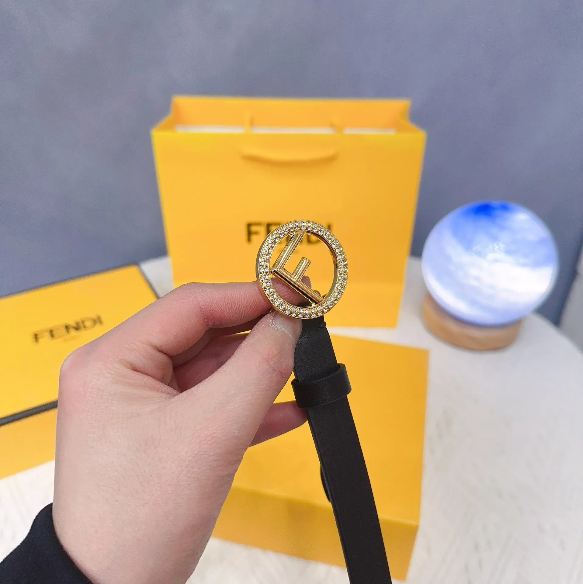 FENDI ブラックレザーブレスレット クラシックデザイン - 画像 (7)