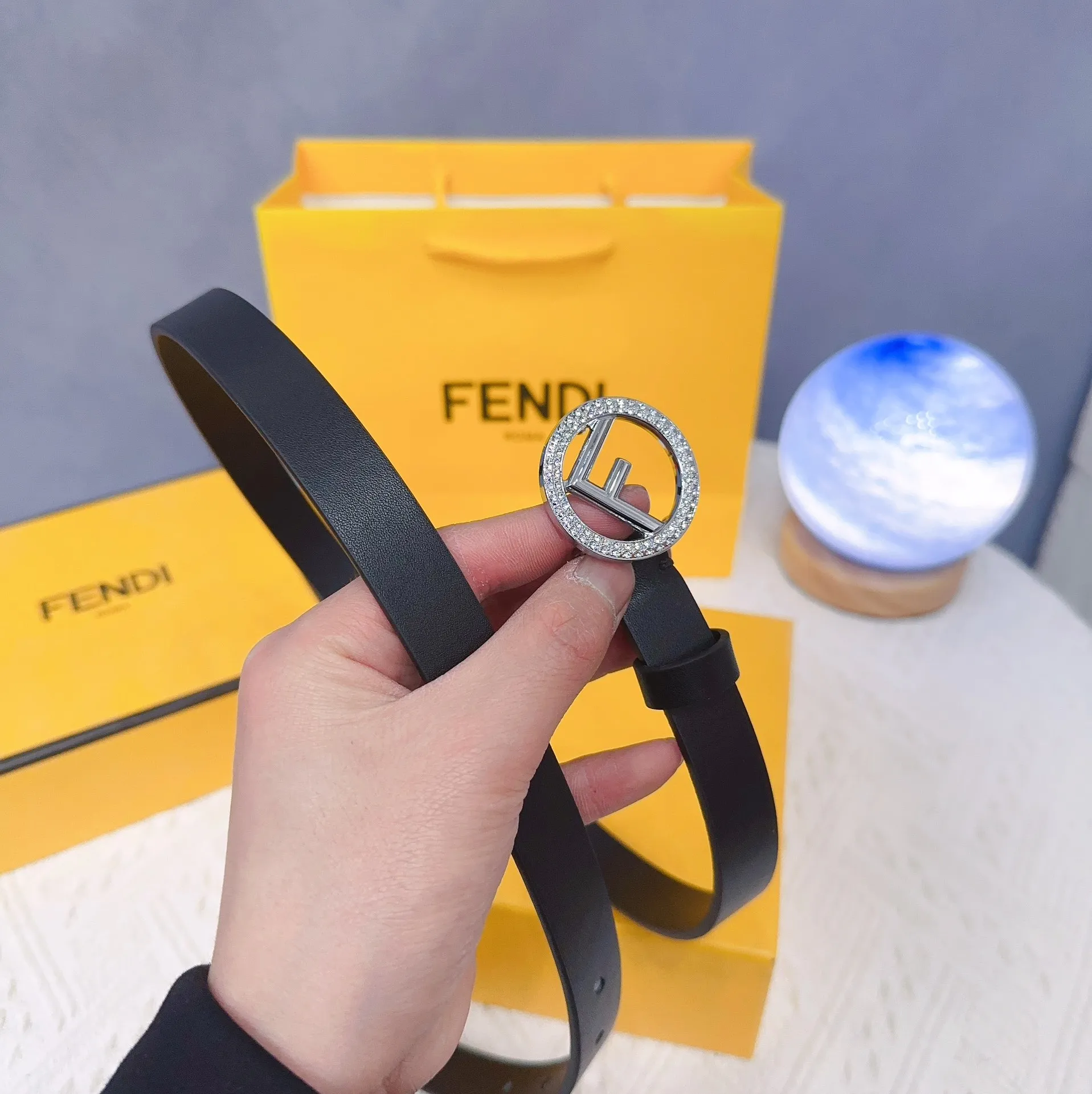 FENDI ブラックレザーブレスレット クラシックデザイン - 画像 (8)