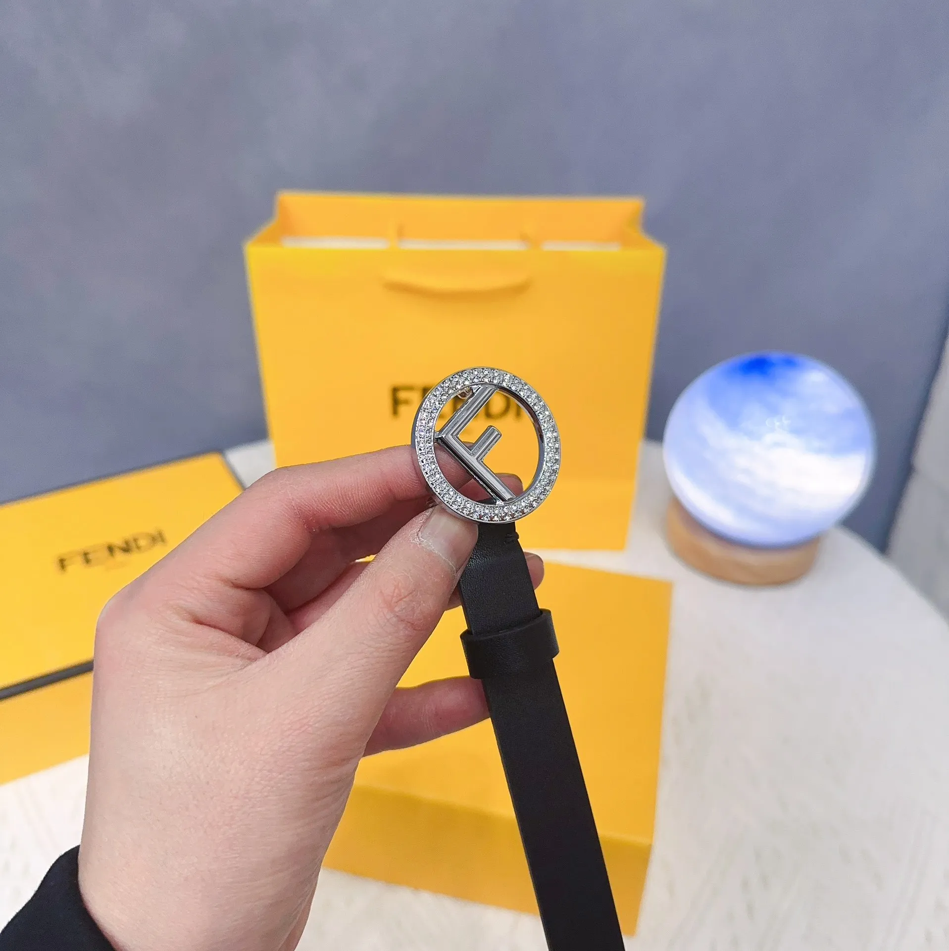 FENDI ブラックレザーブレスレット クラシックデザイン - 画像 (10)