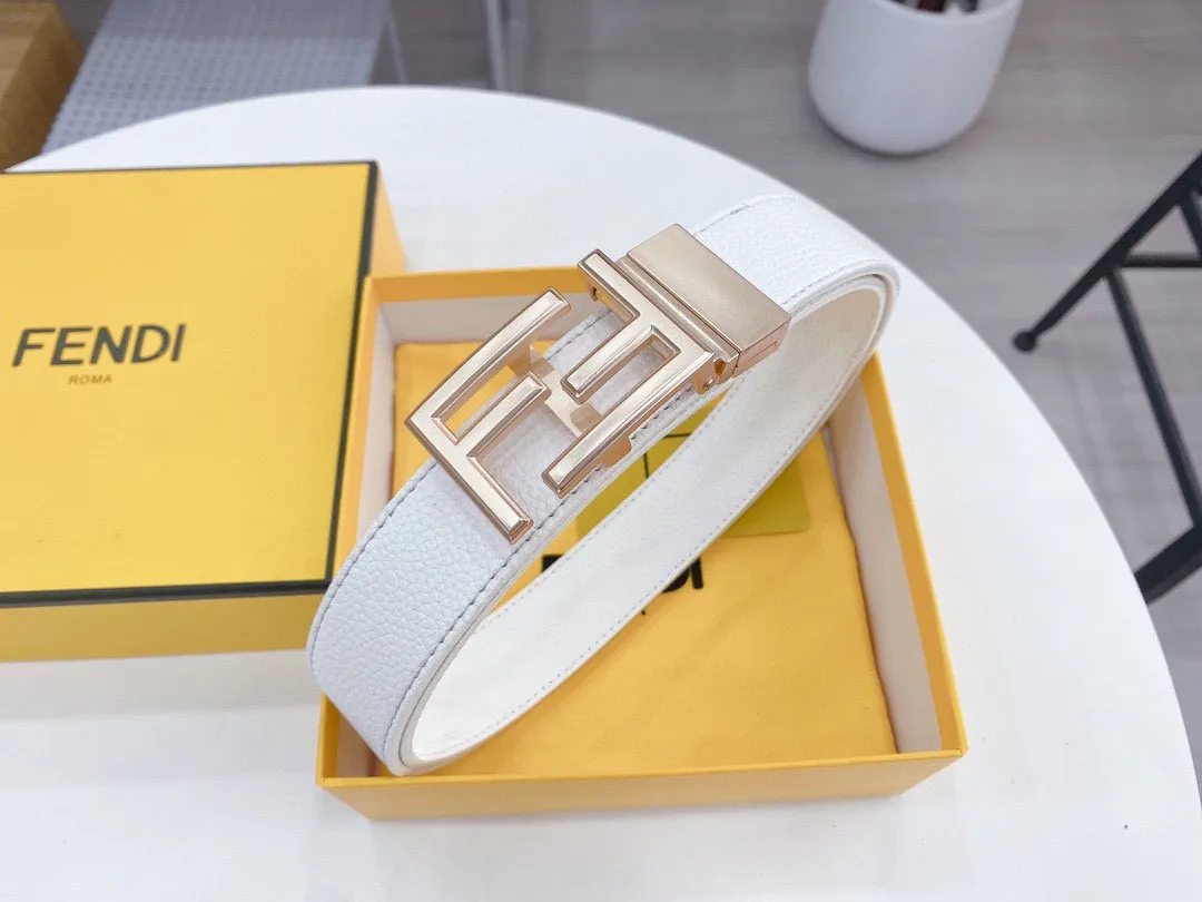 FENDI 新品限定ベルト ホワイト バックル2色