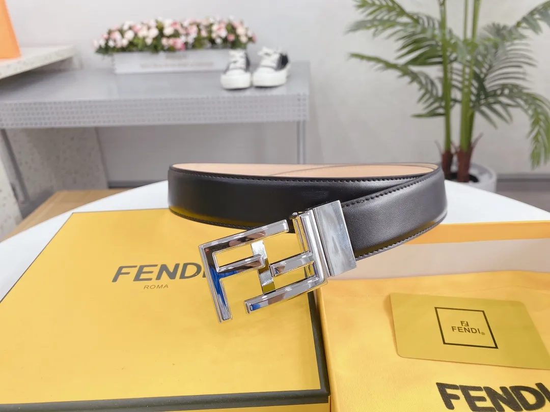 FENDI ブラックレザーベルト ゴールド&シルバー