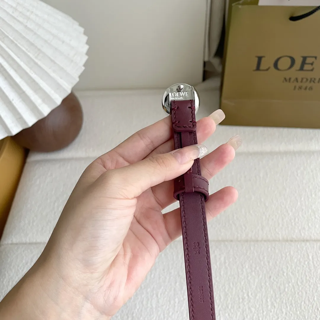 ロエウェ 滑らか牛革ベルト 酒赤色 1.5cm幅 - 画像 (4)