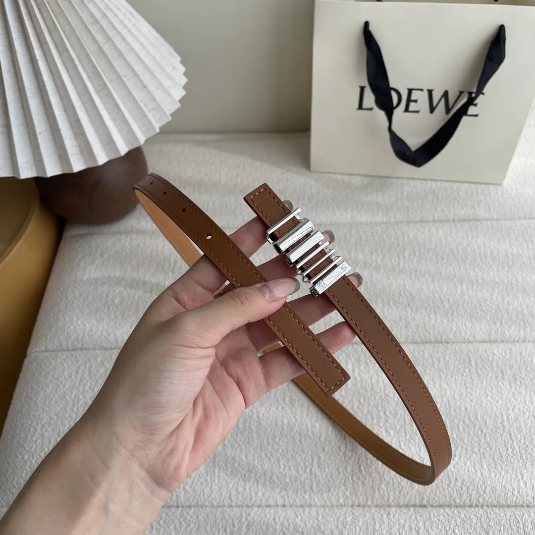 Loeweクラシックレザーベルト茶色幾何学バックル - 画像 (3)