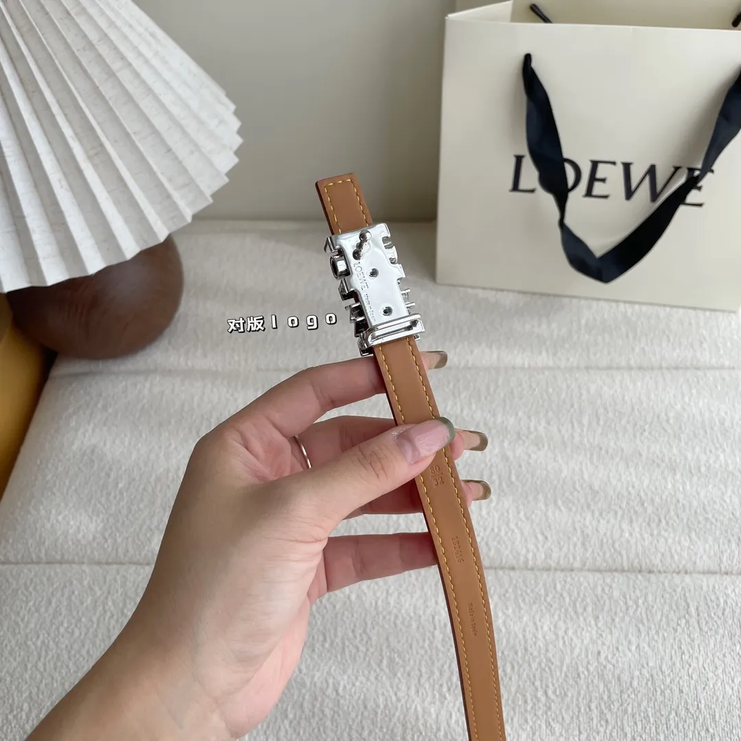 Loeweクラシックレザーベルト茶色幾何学バックル - 画像 (5)