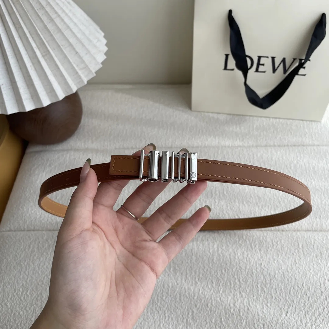 Loeweクラシックレザーベルト茶色幾何学バックル - 画像 (6)