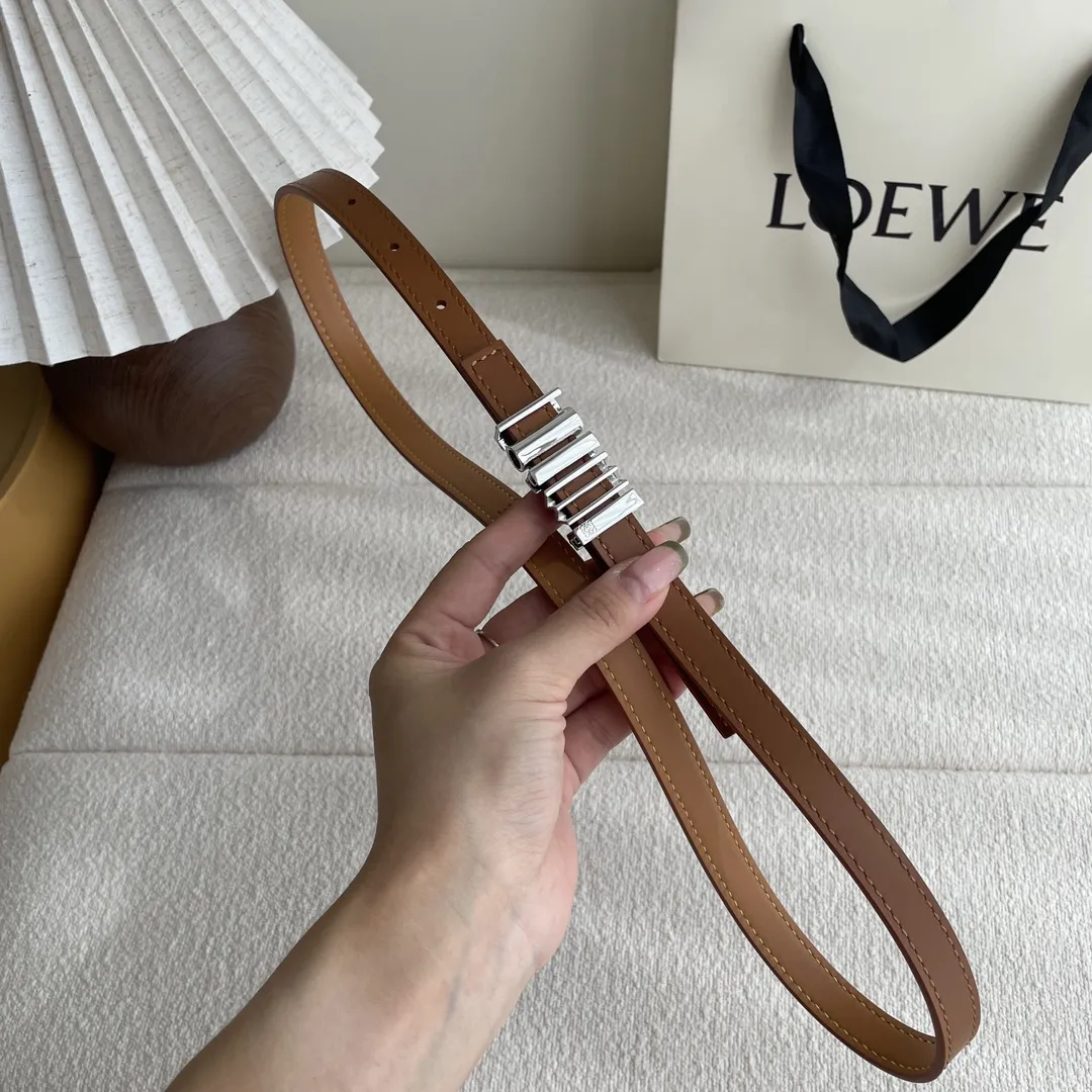 Loeweクラシックレザーベルト茶色幾何学バックル - 画像 (7)