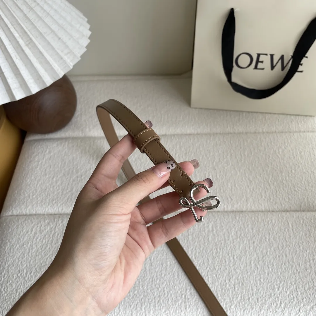 LOEWE新作光滑牛革ベルト橡木色1.5cm幅