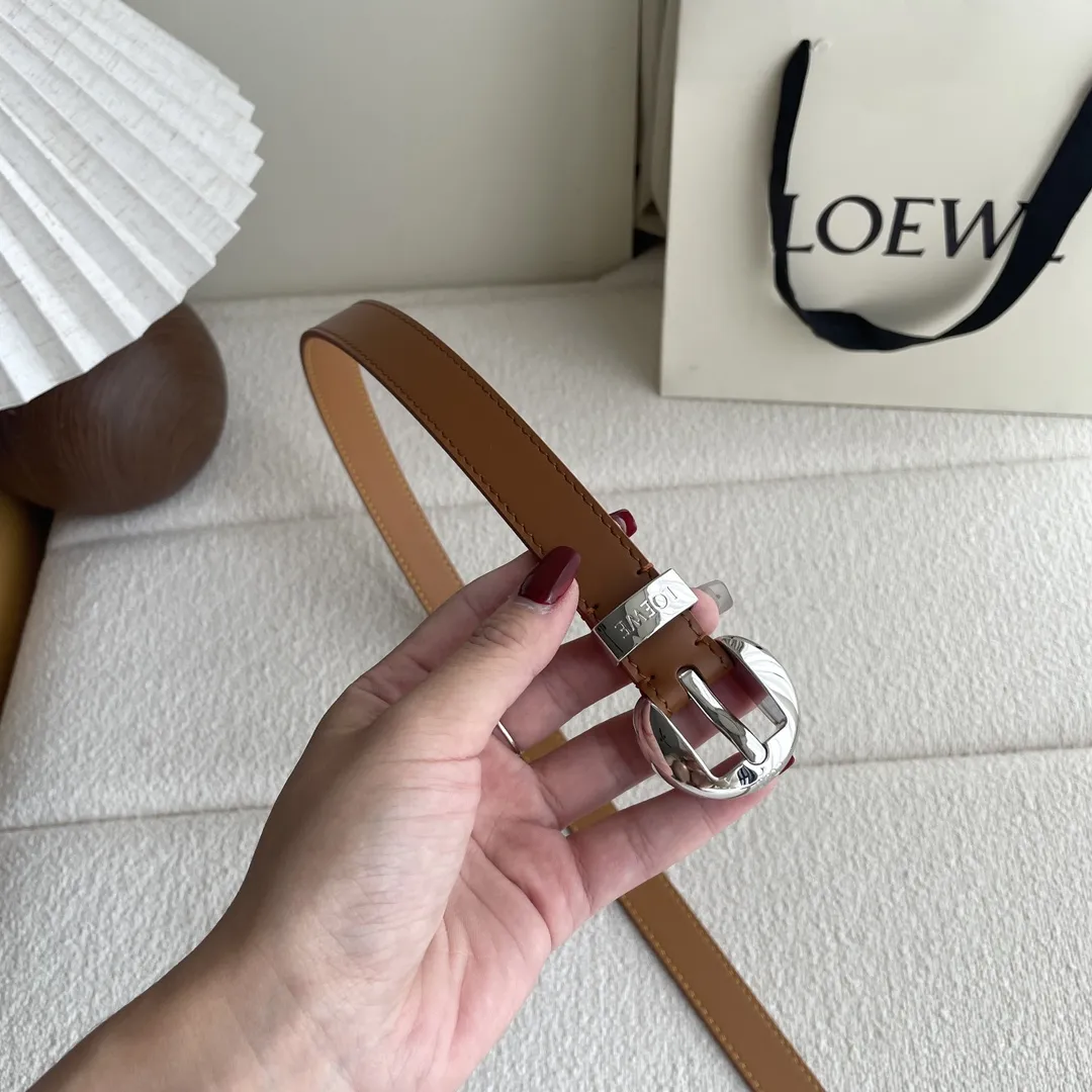 LOEWE 光滑牛皮革Pebbleベルト 土黄色 2cm幅