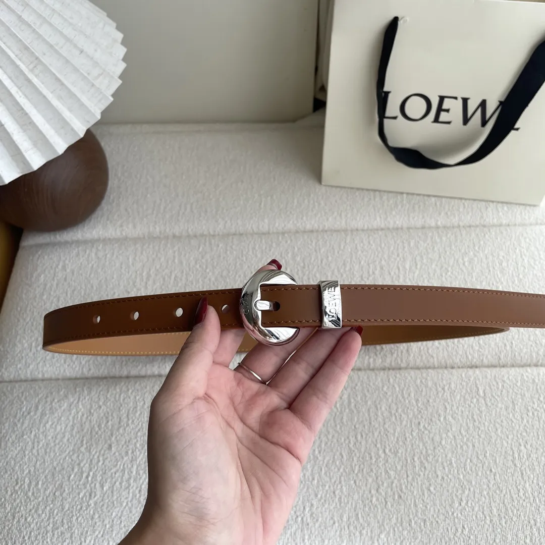 LOEWE 光滑牛皮革Pebbleベルト 土黄色 2cm幅 - 画像 (5)
