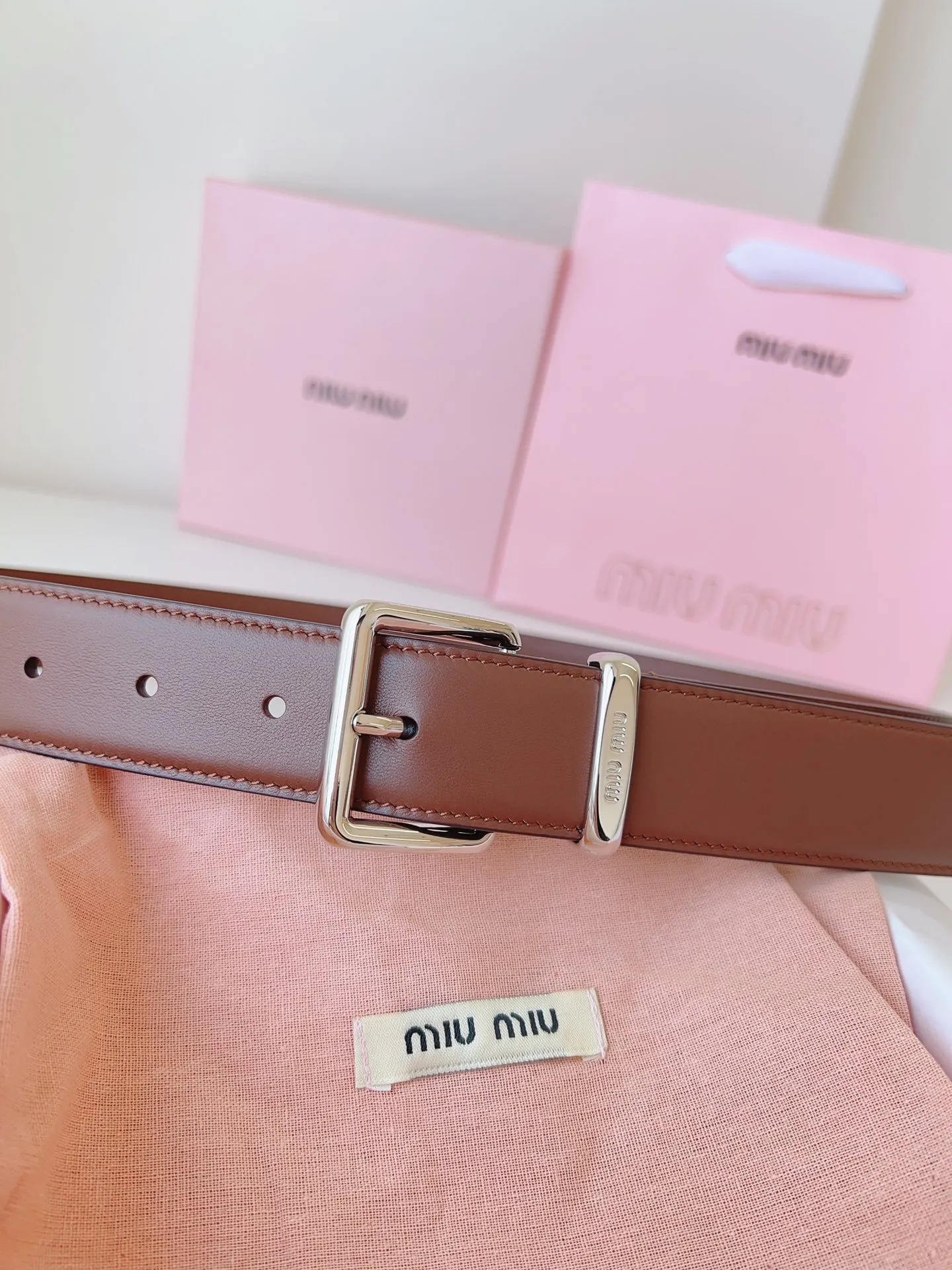 Miu Miu ブラウン レザーベルト 新作 - 画像 (3)